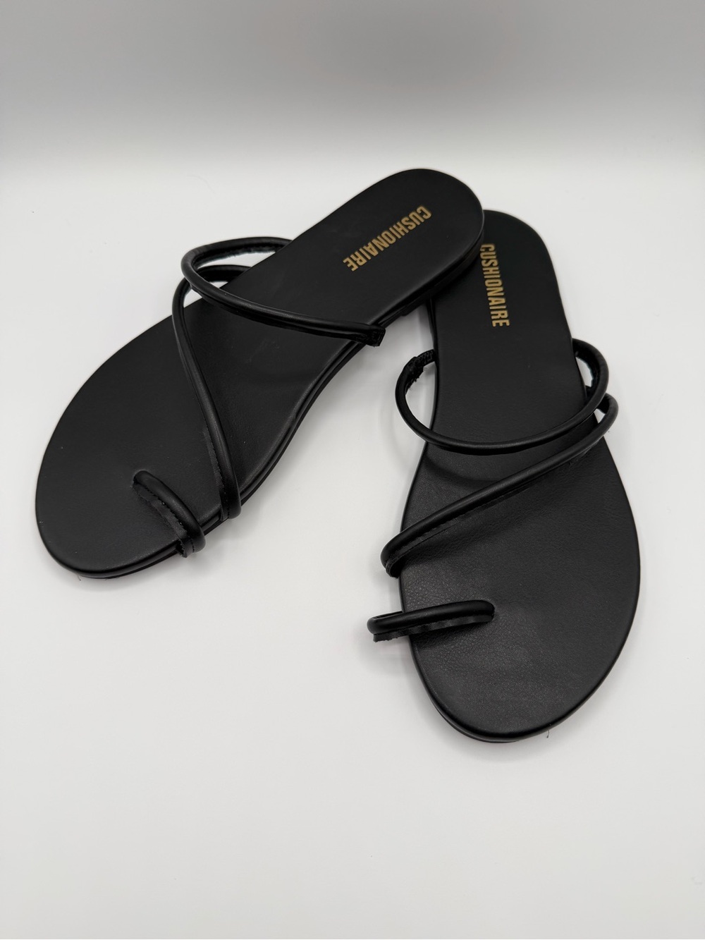 Cushionaire Black Strappy Toe-Ring Flat Sandals